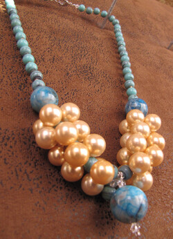 howlite-turquoise-pearl necklace